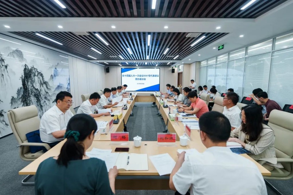 省人大常委会党组副书记、副主任张剑飞来株洲北斗产业园督办重点建议