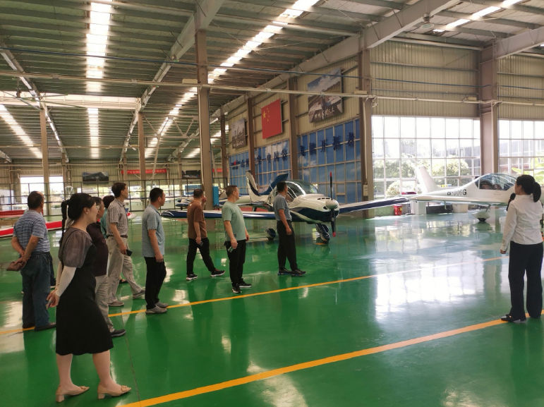 区发改局党支部组织开展6月份主题党日活动暨迎七一老干部重点项目现场观摩行
