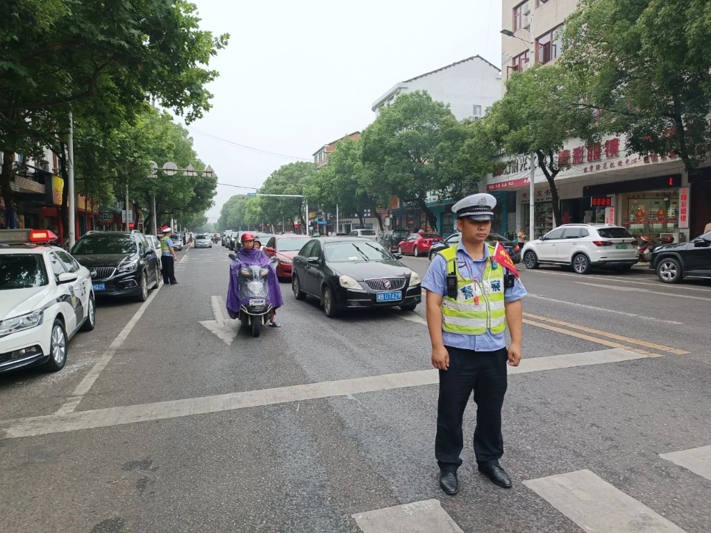 【护航高考】 高考首日 | 攸县交警全力以赴护航高考