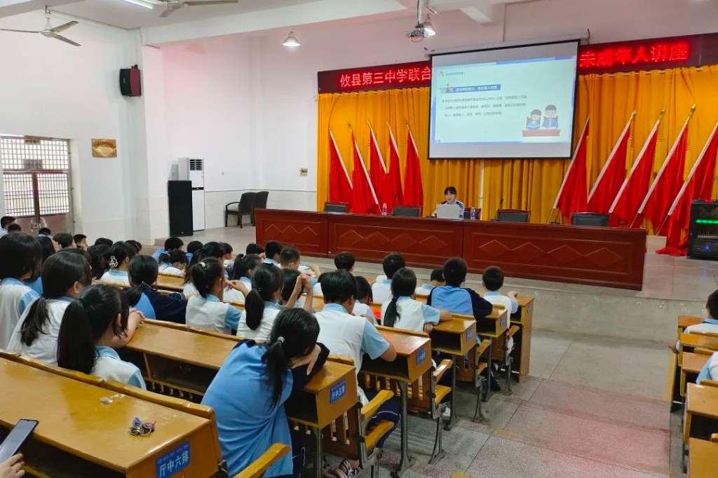 普法宣传进校园，护航成长“警”相随