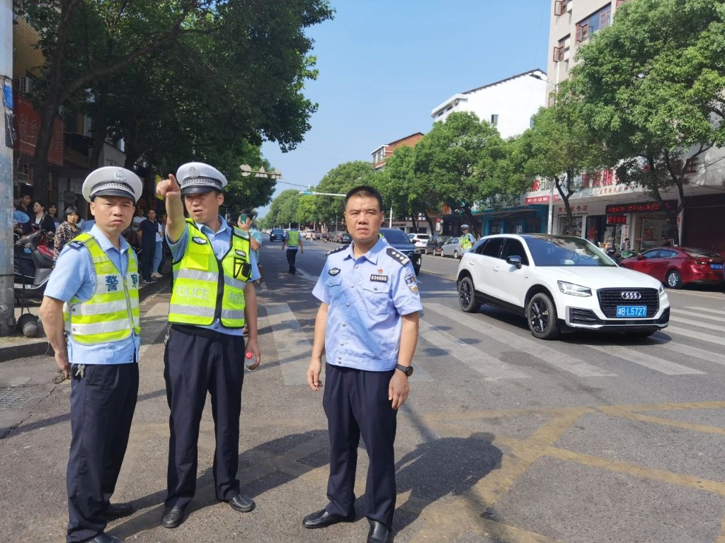 【护航高考】 高考首日 | 攸县交警全力以赴护航高考