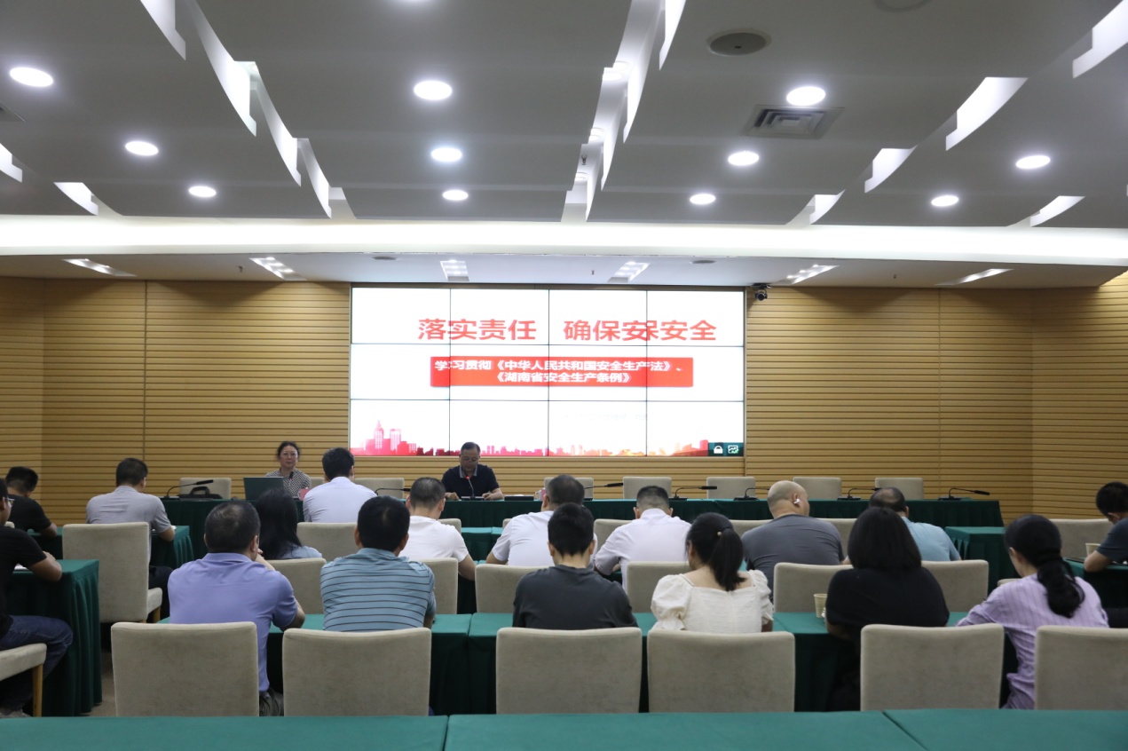 市自然资源和规划局组织开展全系统"安全生产月"活动宣讲培训