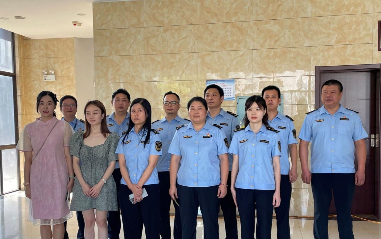 芦淞区质量基础设施"一站式"服务工作站在白关服饰产业园正式揭牌