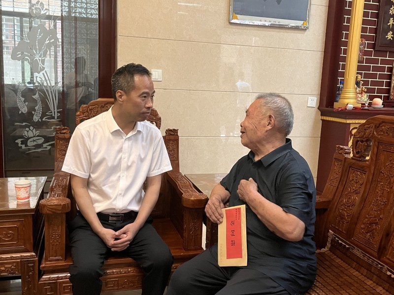 刘行国开展“八一”走访慰问活动