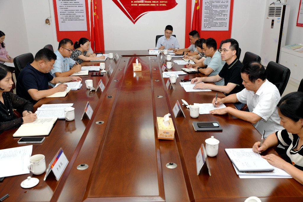 钟勇军在株洲城郊公路养护中心调研时提出要当好幸福株洲的开路先锋