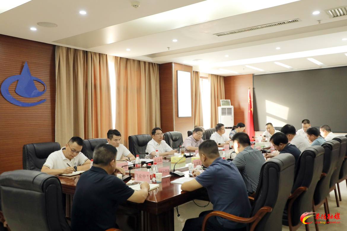 邓元连主持召开园区工作座谈会