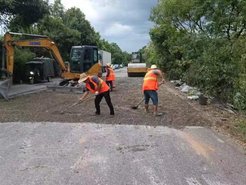 推进民生实事项目建设 修路惠民利民温暖人心