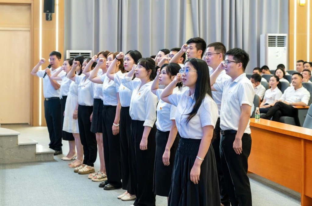 全市教育系统召开庆祝建党102周年暨“两优一先”表彰大会