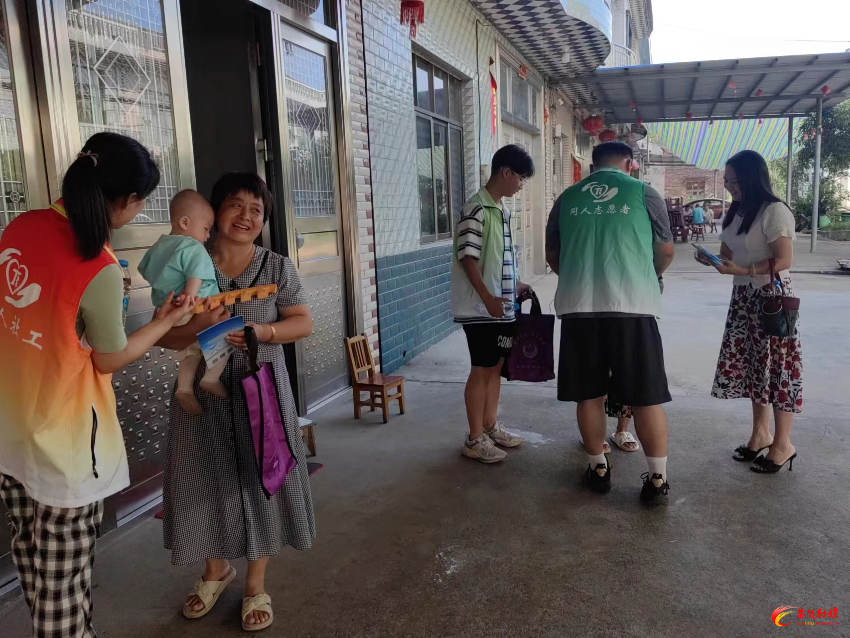 下东街道：开展大学生“送法下乡”普法宣传活动