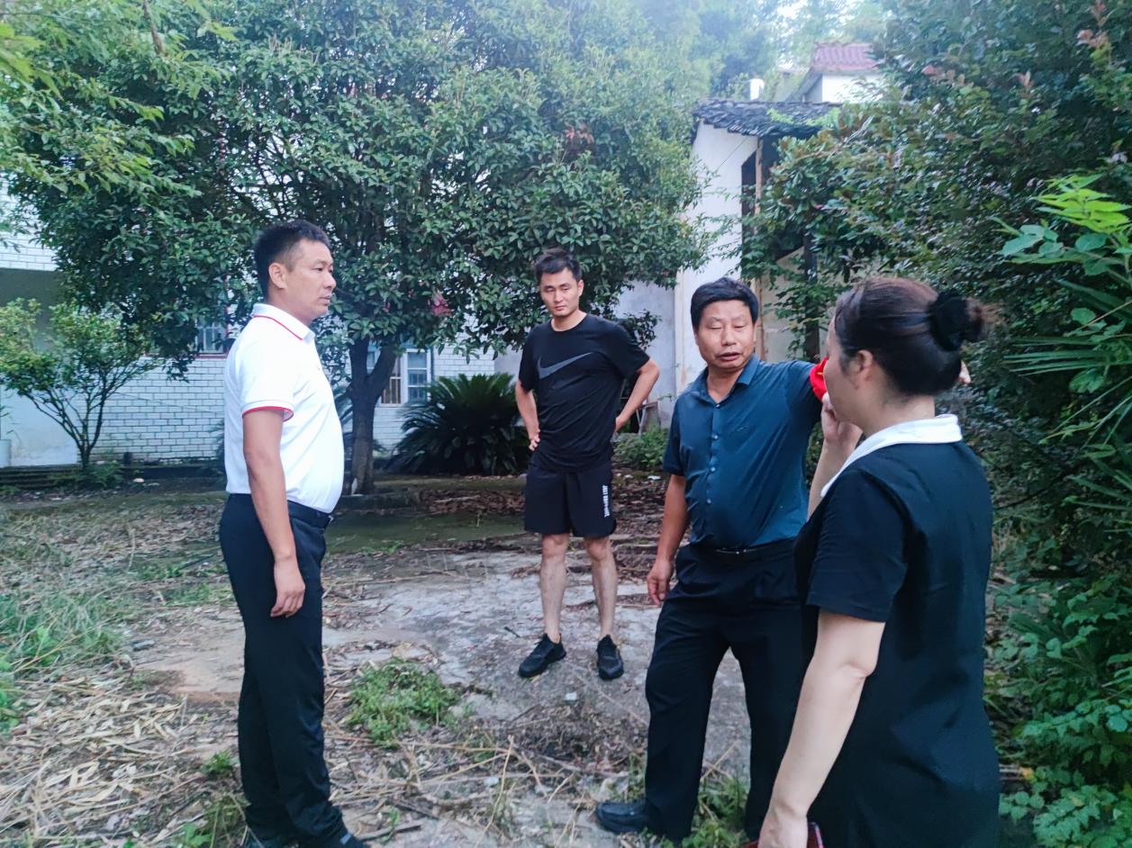 "工作片区会议 小板凳课堂"  渌口镇下沉"打非治违"工作一线