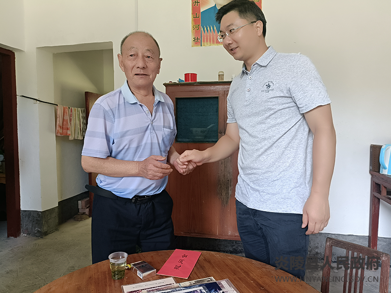 霞阳镇:“七一”慰问送真情,组织关怀暖人心