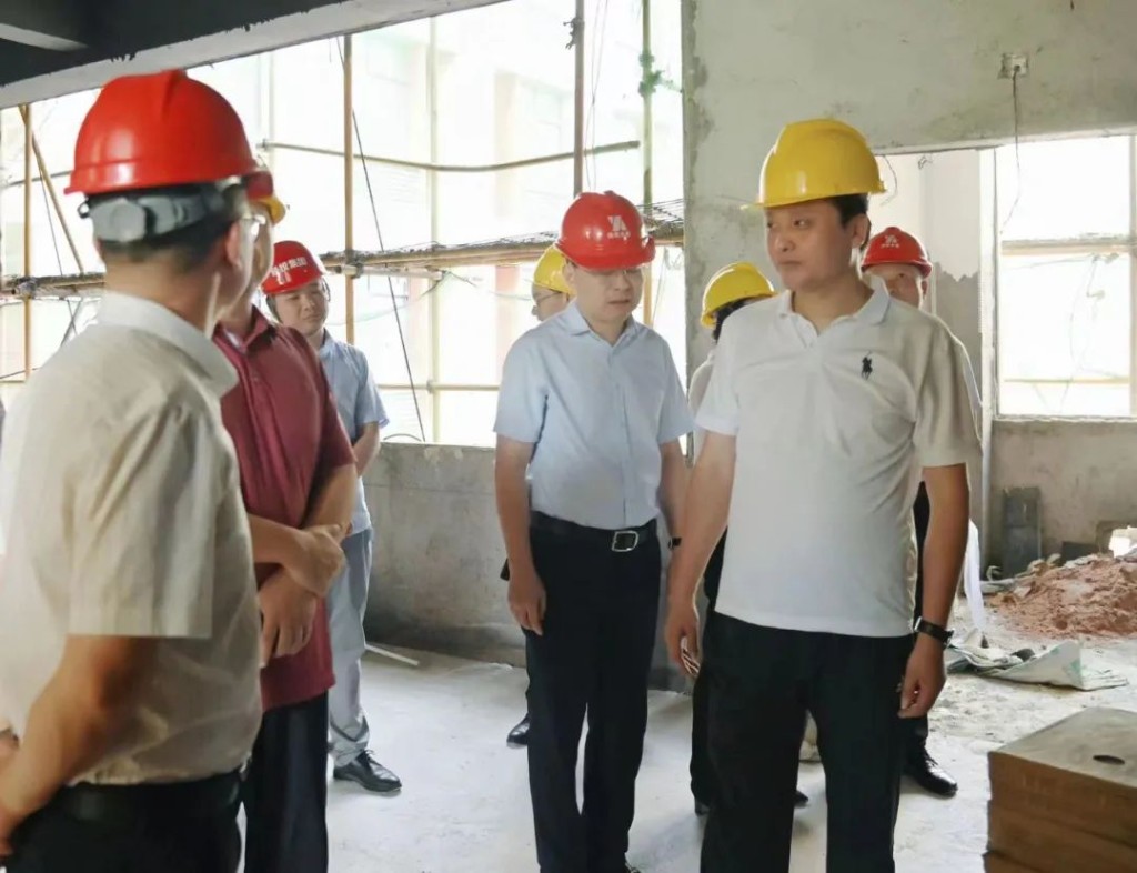 曾毅鹏调研长郡云龙实验学校改扩建工程项目