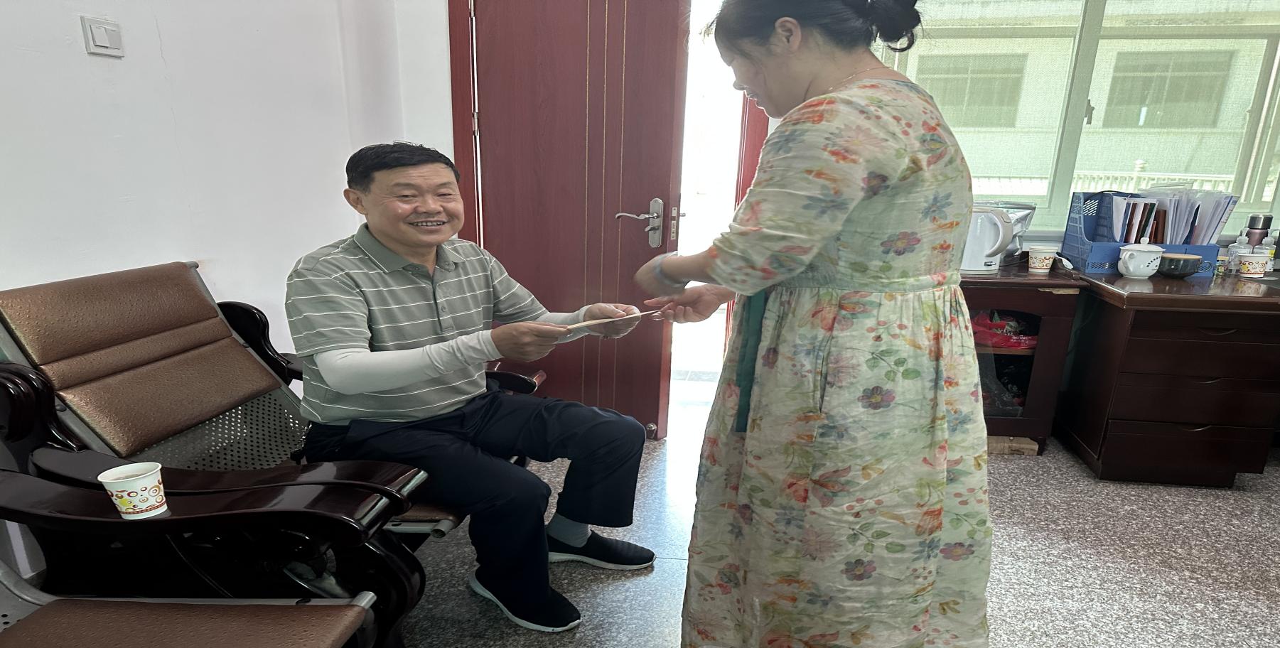株洲市生态环境局攸县分局开展 "七一"走访慰问活动