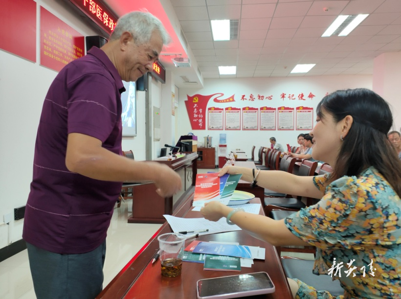 县医保局：老干课堂“解困惑” 医保宣讲“入人心“
