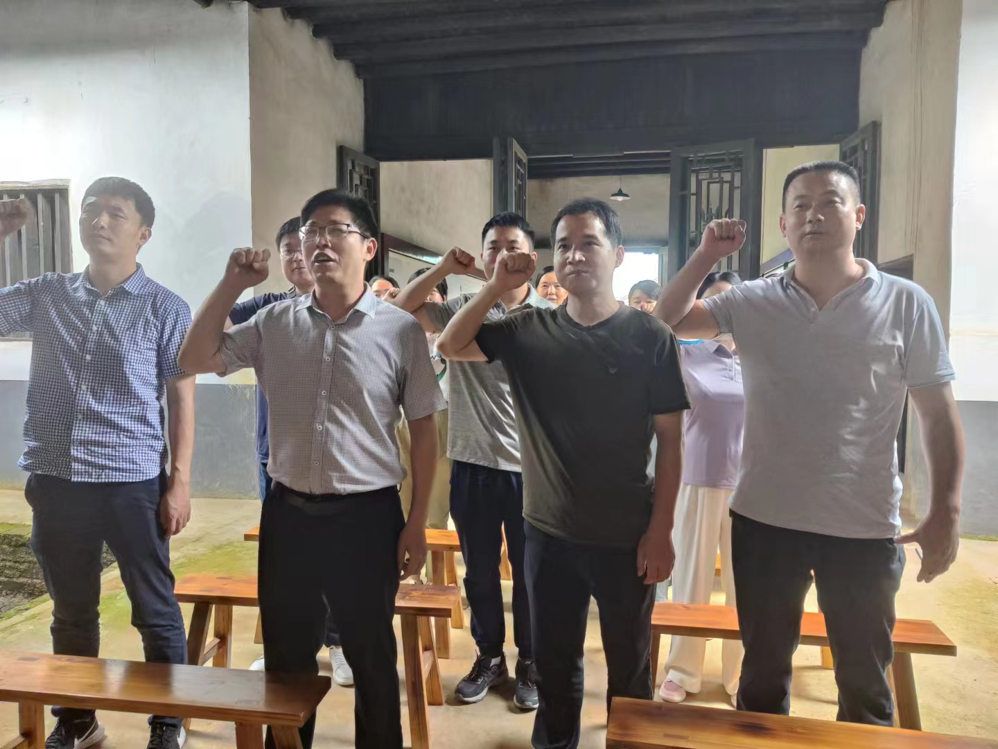 市政府金融办开展“不忘初心跟党走，红心向党迎七一”主题党日活动