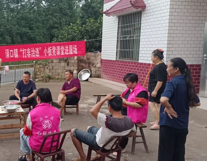 "工作片区会议 小板凳课堂"  渌口镇下沉"打非治违"工作一线