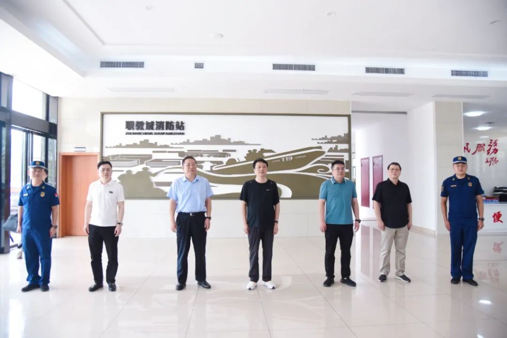 曾毅鹏带队慰问消防官兵