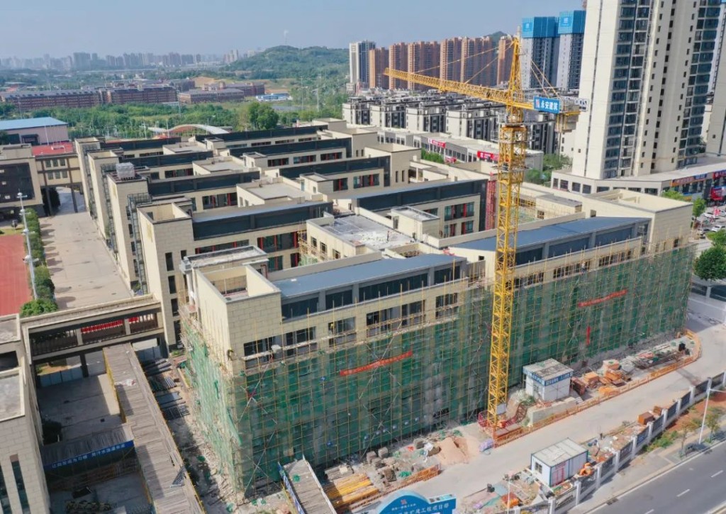 曾毅鹏调研长郡云龙实验学校改扩建工程项目