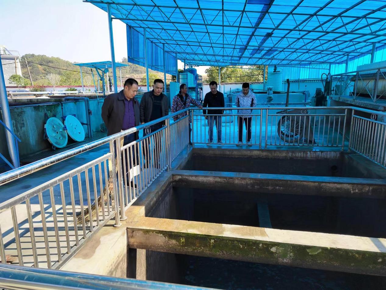 周其伟在《湖南日报》发表署名文章