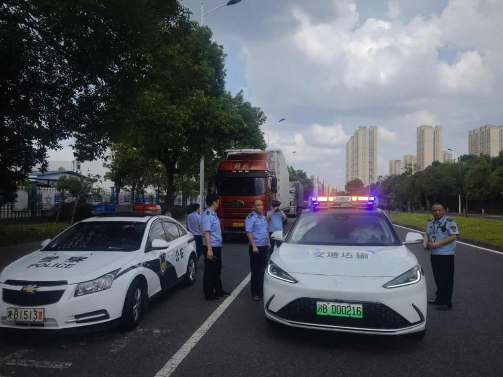 联合执法严厉查处非法运输危险货物