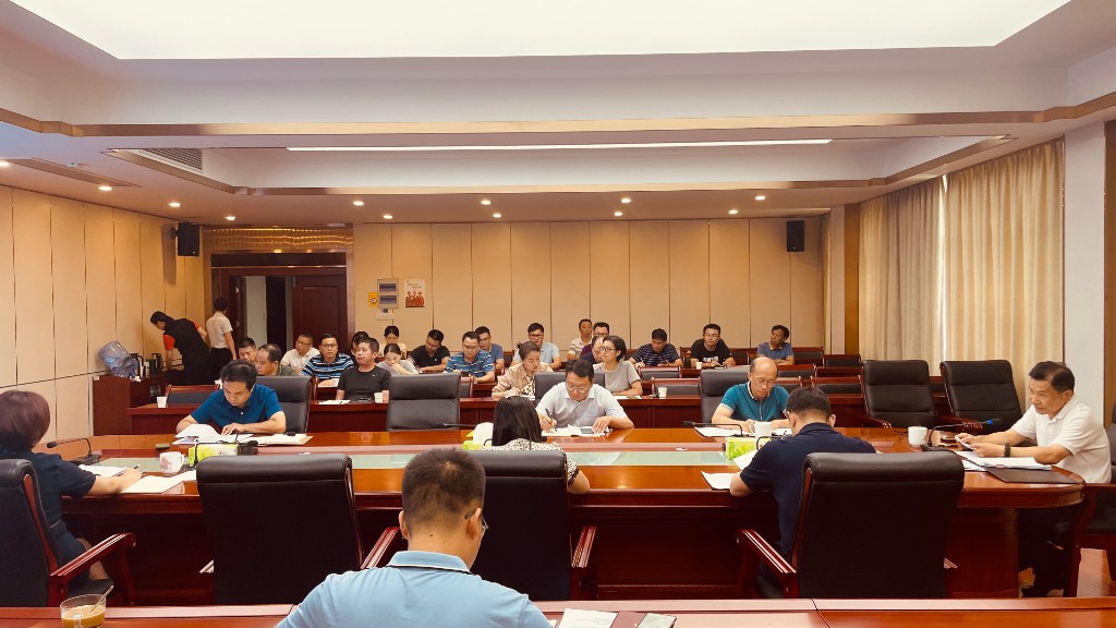 市教育局组织全体机关干部 开展行政规范性文件办理的专题学习