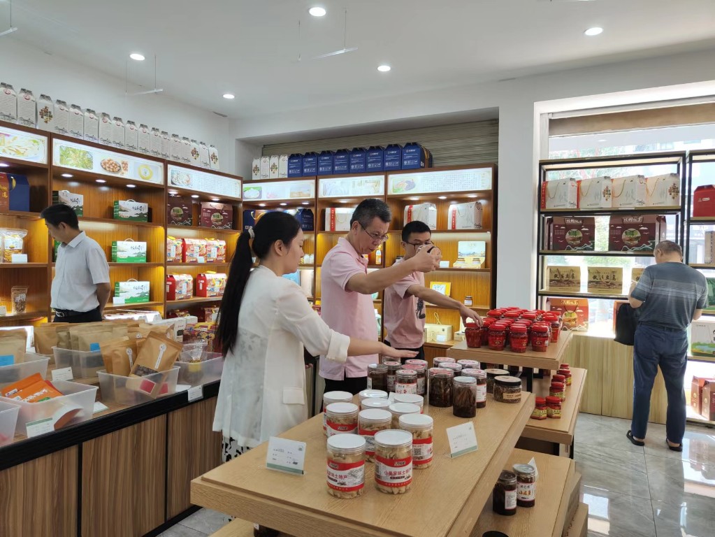 市财政局农业优势特色产业发展调研组来攸调研