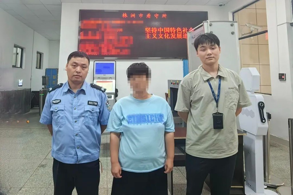 【夏季治安打击整治行动】猖狂！女子趁店员午休“当面”盗走财物，攸县警方快速将其抓获
