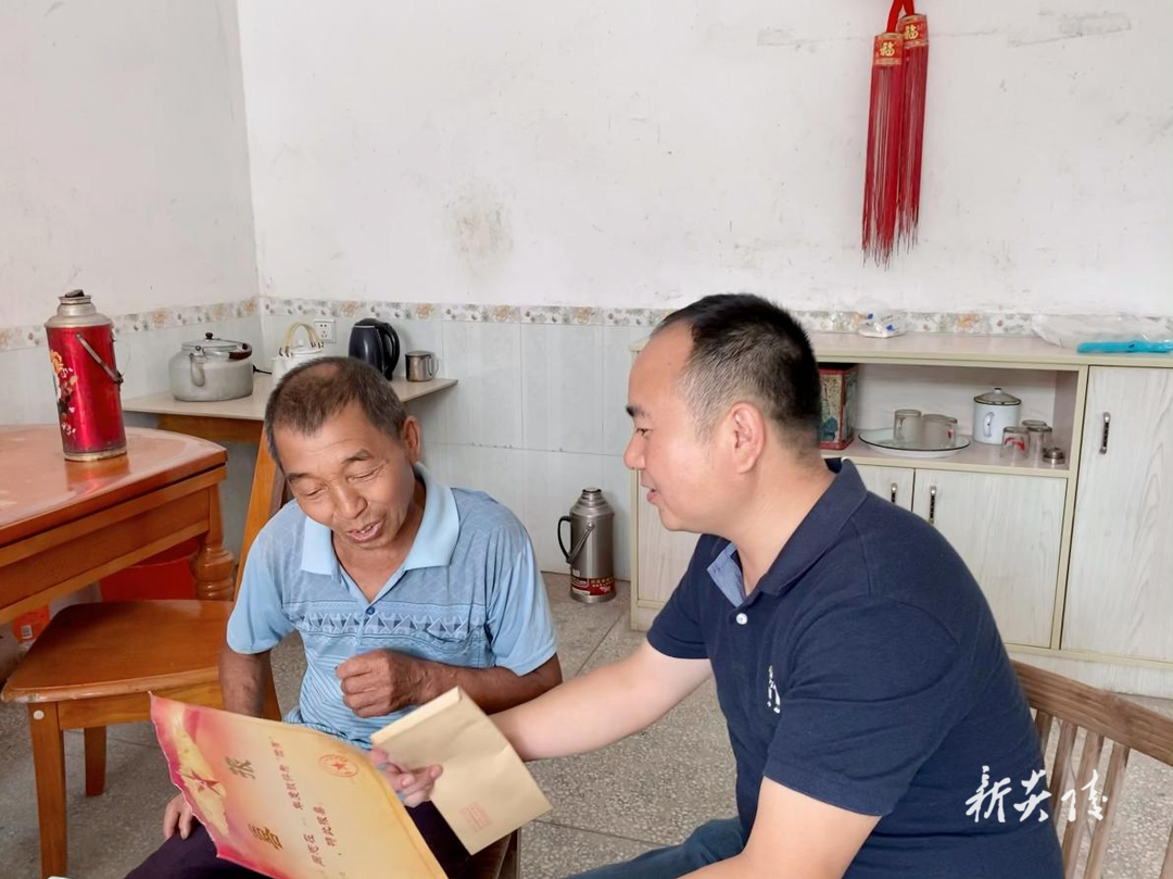 垄溪乡开展“八一”慰问活动