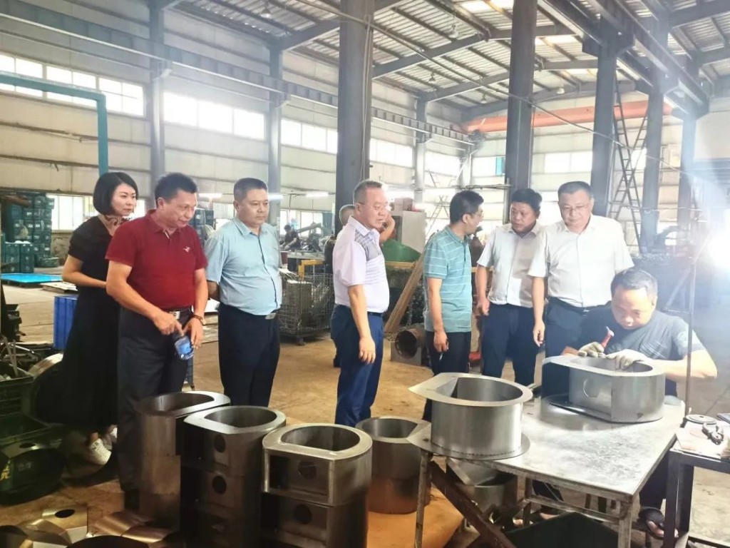 区工商联主席陪同市领导走访异地株洲商会