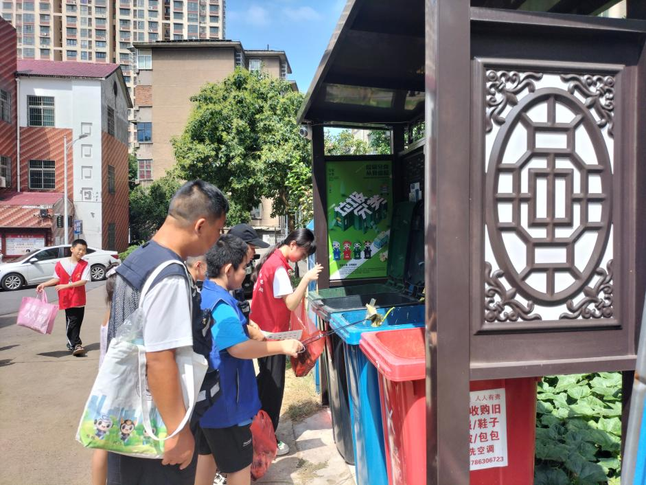沈家湾社区开展“七彩假期·心手相牵”主题活动