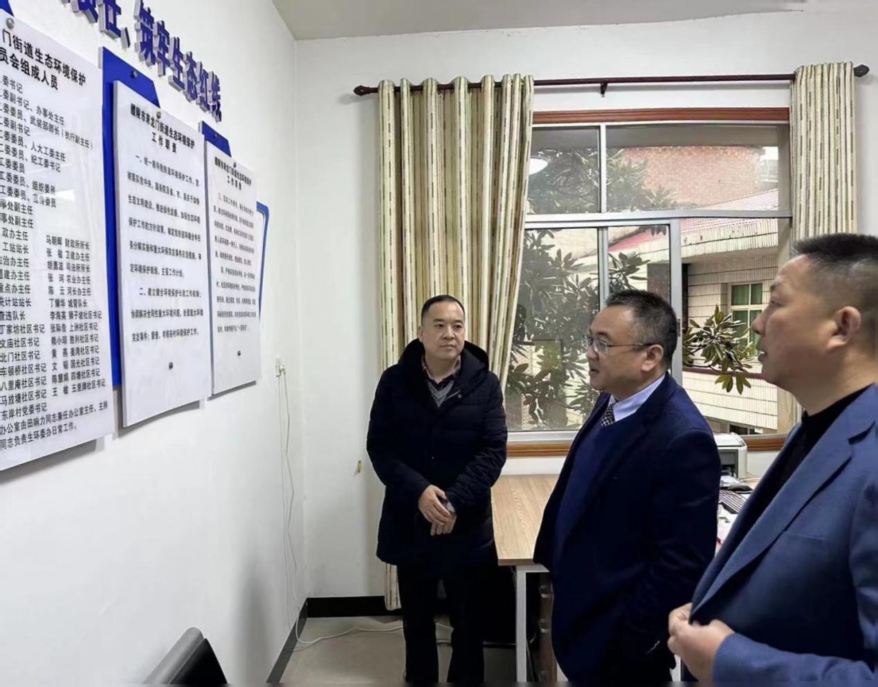 周其伟在《湖南日报》发表署名文章