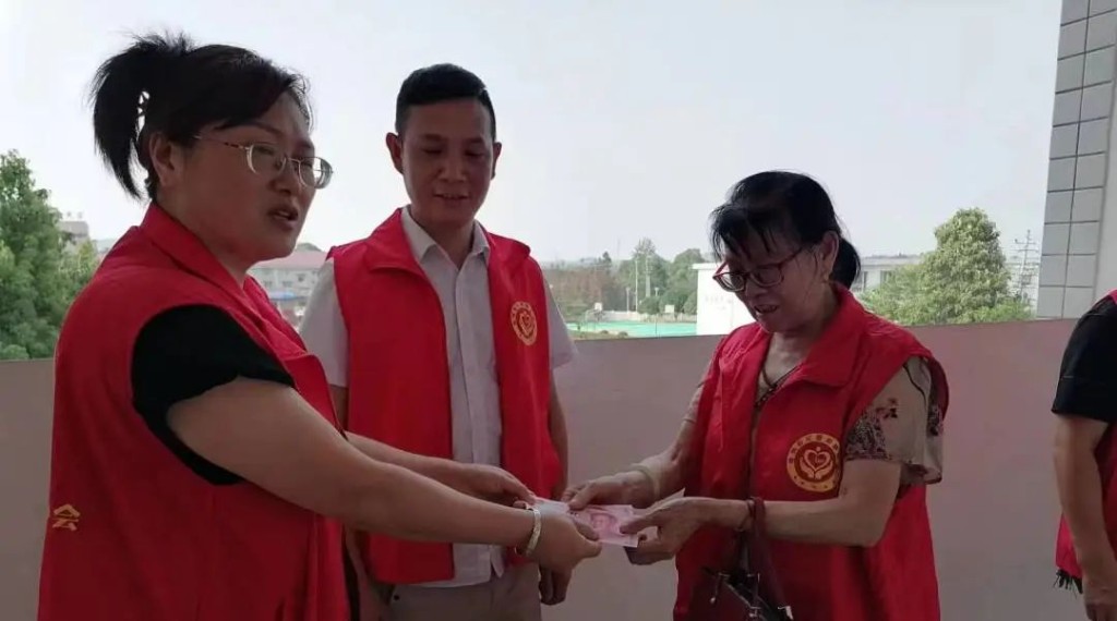 【金秋助学 同心圆梦】渌口区众爱援助协会到南洲镇开展金秋助学活动