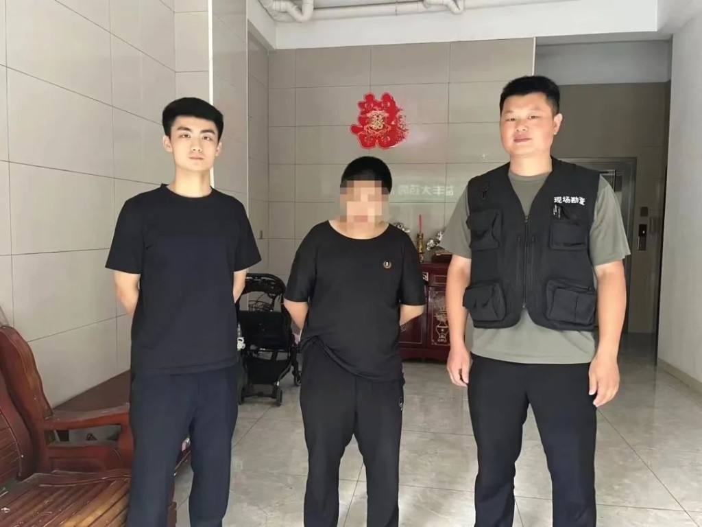 【打击突出犯罪“百日行动”】小偷作案后竟重返现场“围观”办案，被民警逮个正着！