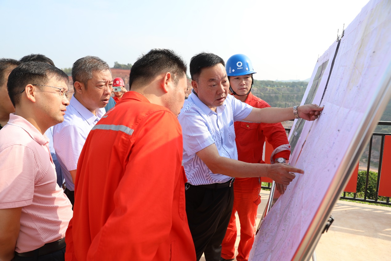 徐业伟赴中材株洲水泥公司调研