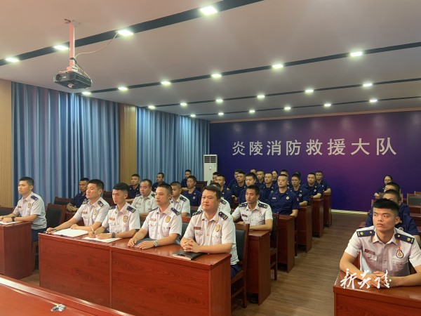 县消防召开上半年班子队伍建设和消防工作讲评会