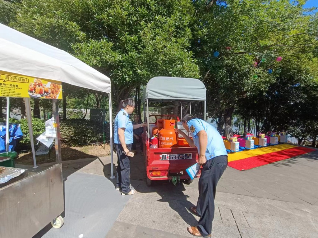 市场监管部门靠前服务助力醴陵炒粉街开街