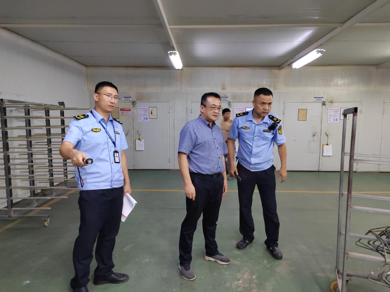 周其伟四不两直，直奔现场查问题