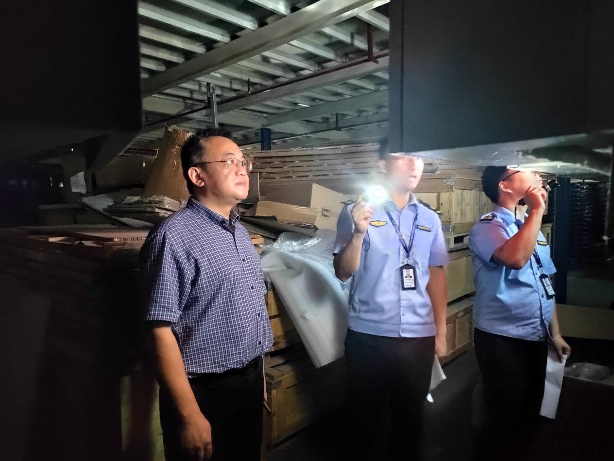 周其伟四不两直，直奔现场查问题
