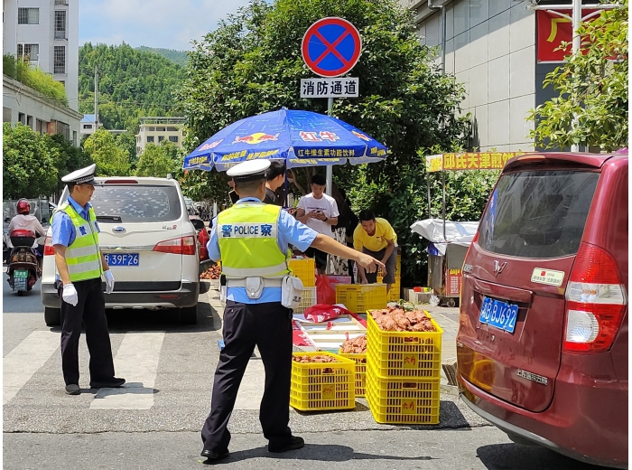 “黄桃警务”助力乡村振兴