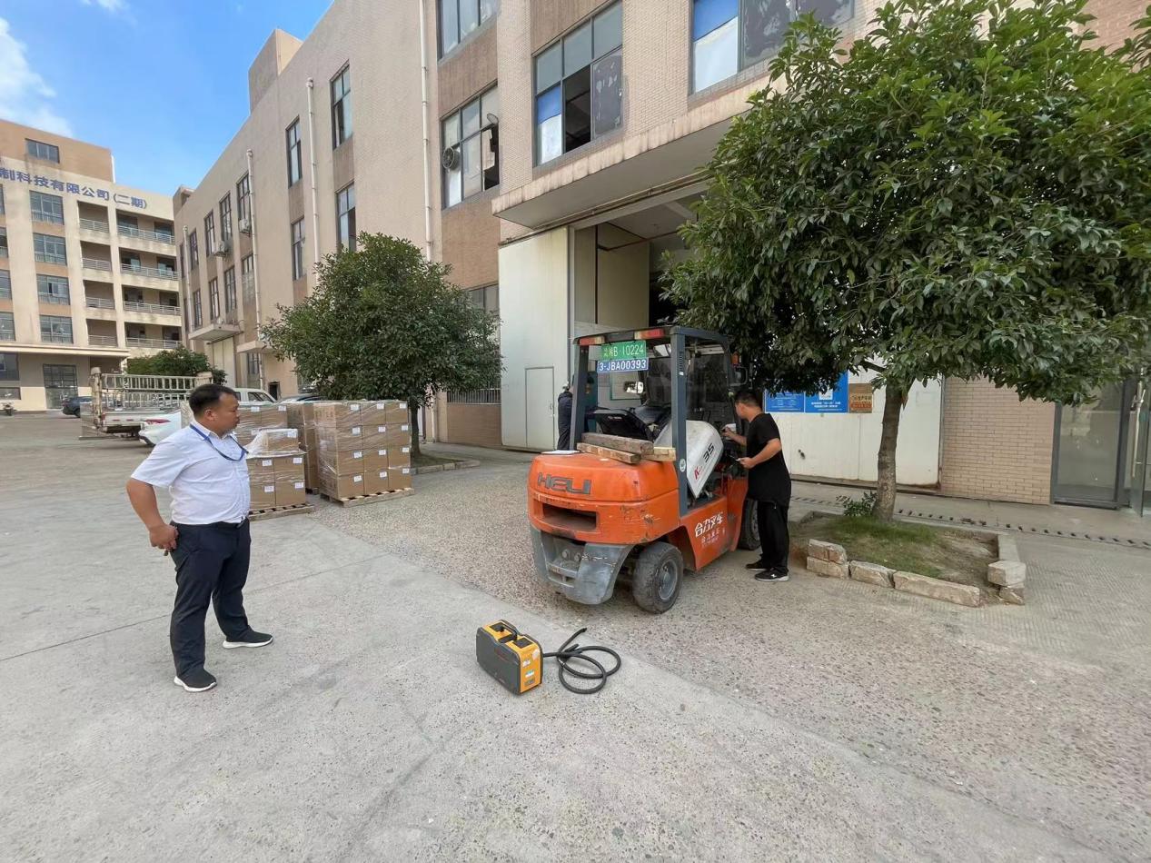 杜绝机械"黑尾巴"!天元区扎实开展非道路移动油叉车尾气检测工作