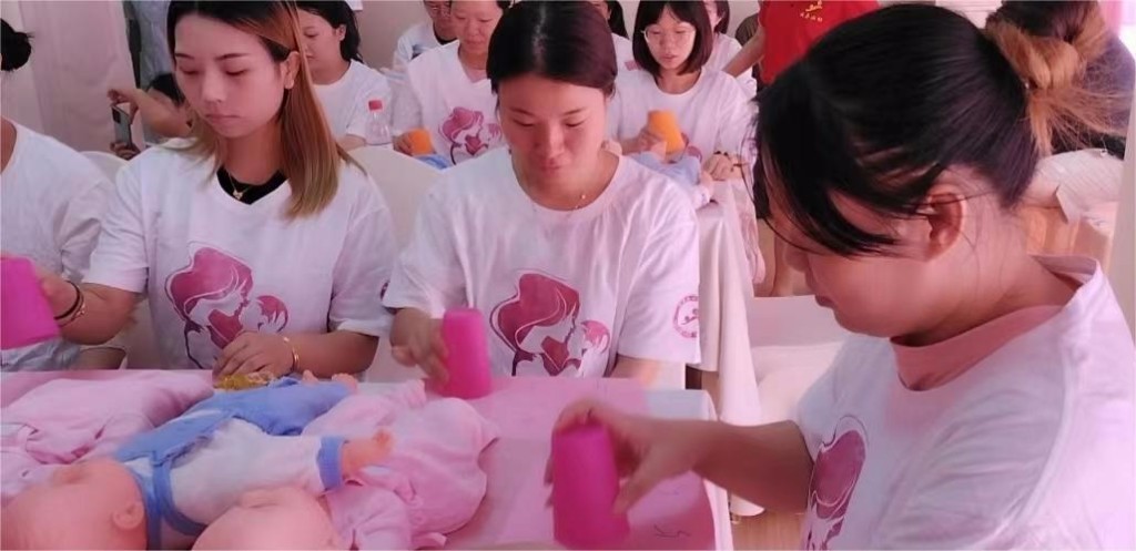 县妇幼保健院举办世界母乳喂养周宣传活动