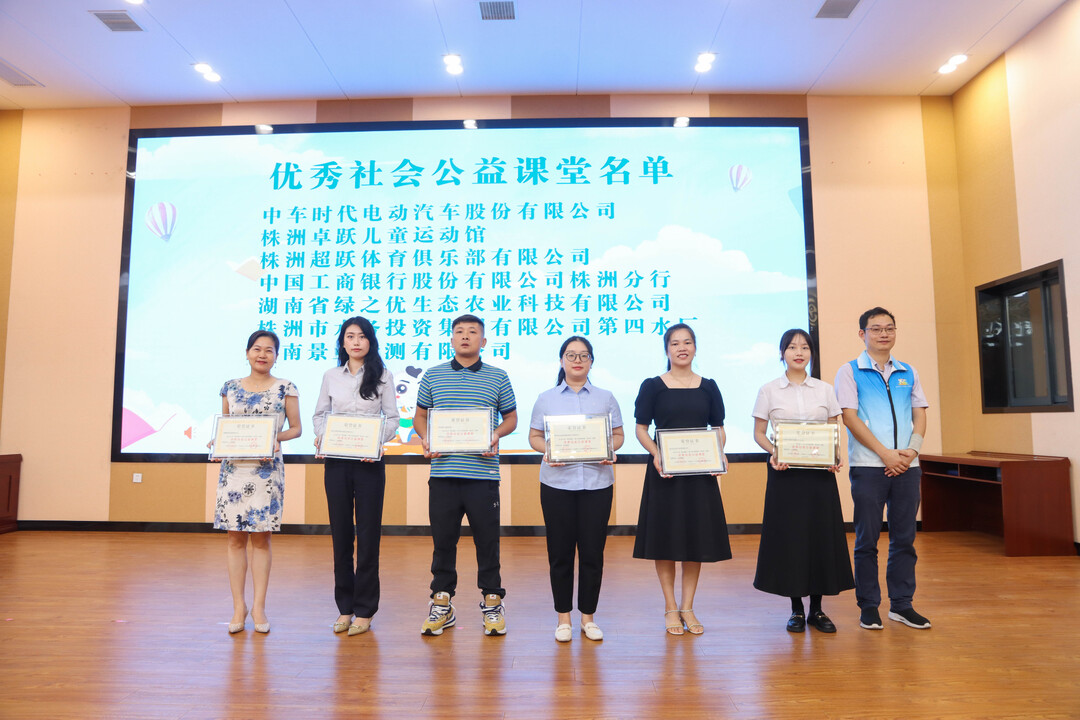 “新区童行” 走“新”入“心” 点亮青少年缤纷假日