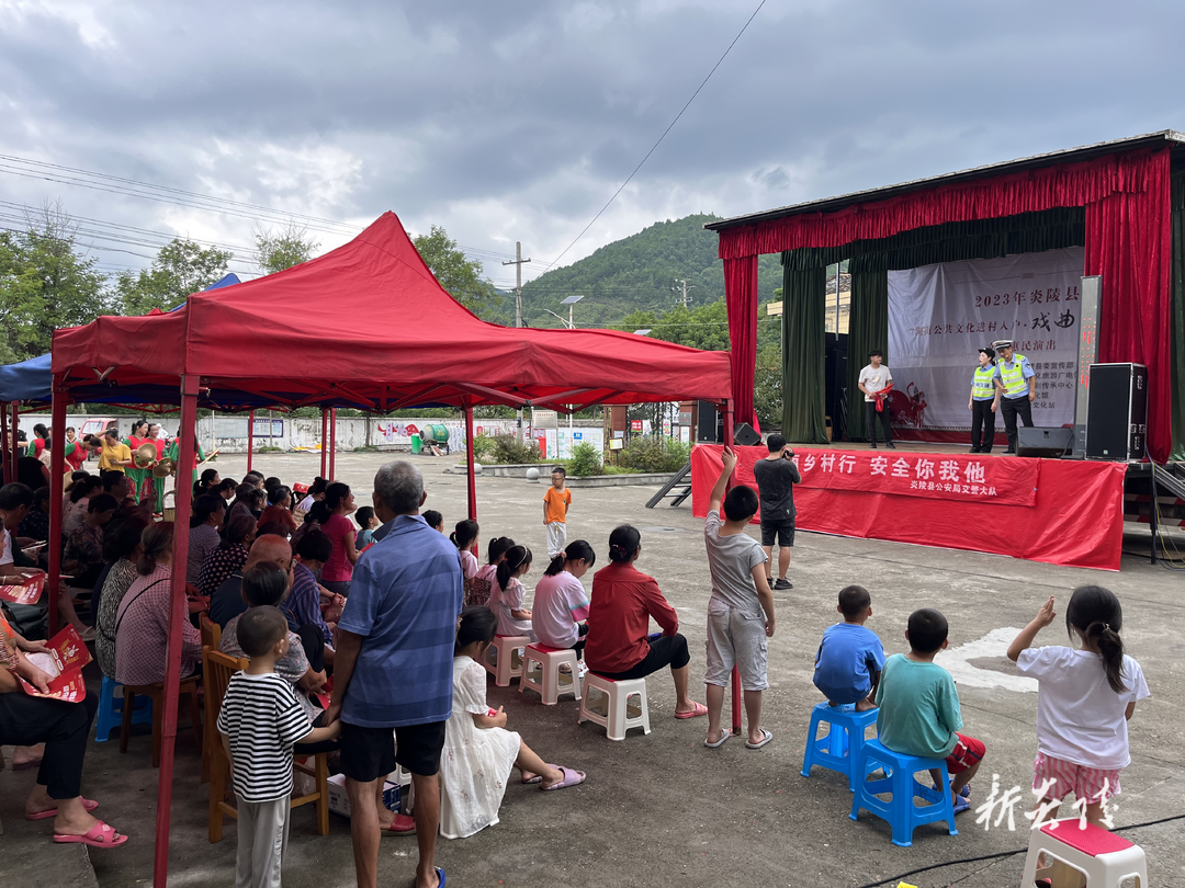 霞阳镇：送戏下乡暖民心 文化惠民树新风