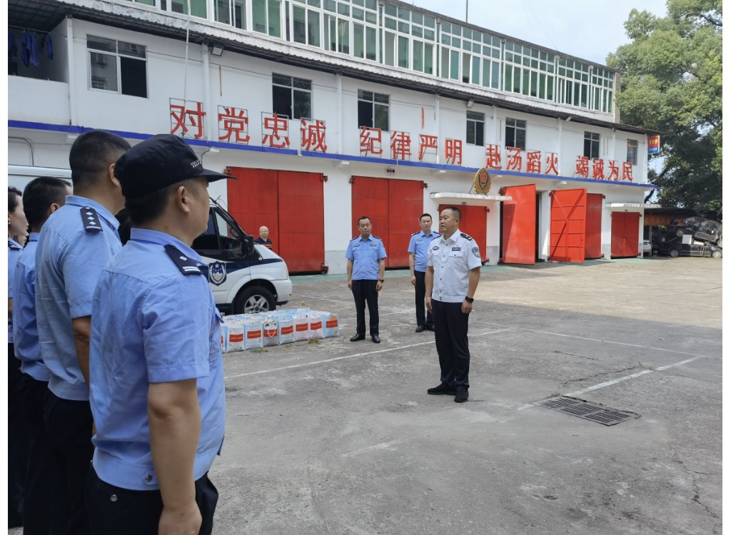 株洲公安对高温一线执勤民警开展慰问