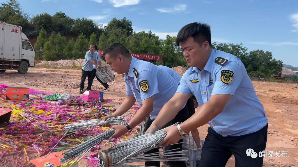 醴陵销毁上万箱非法生产烟花爆竹
