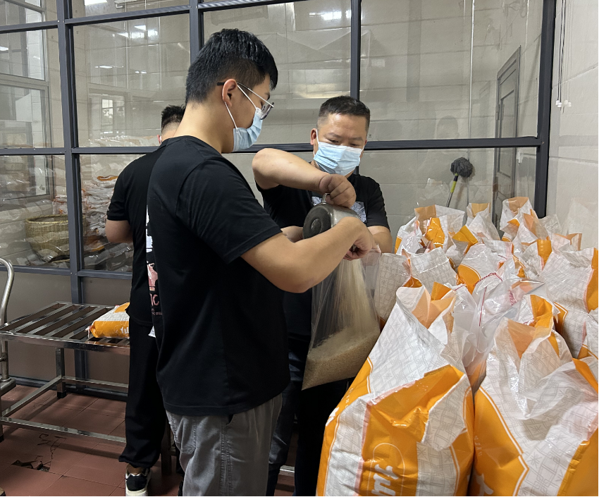 攸县市监局开展校园食品抽检工作