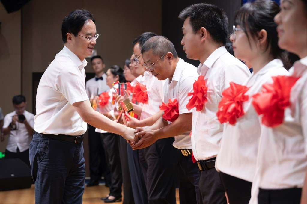 醴陵市庆祝第39个教师节暨颁奖典礼活动举行