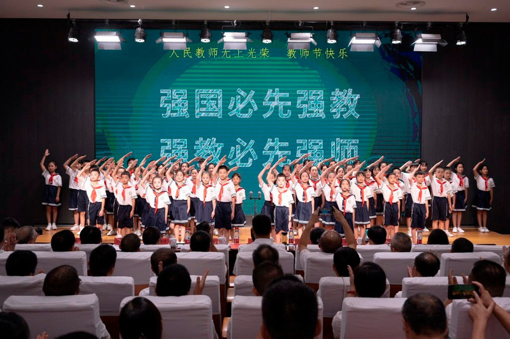 醴陵市庆祝第39个教师节暨颁奖典礼活动举行