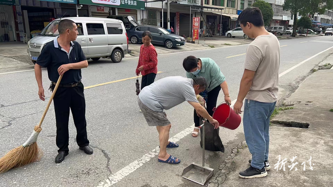 中村瑶族乡开展环境卫生集中整治活动