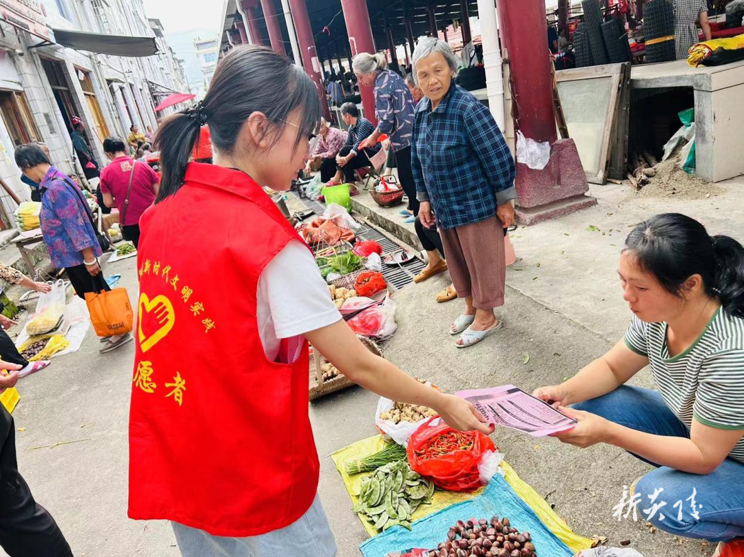 十都镇开展民族团结进步宣传月活动